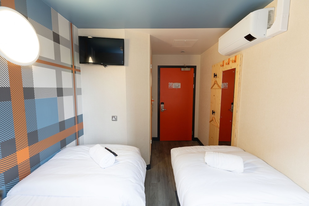 Cagliari - Glasgow - easyHotel Glasgow City