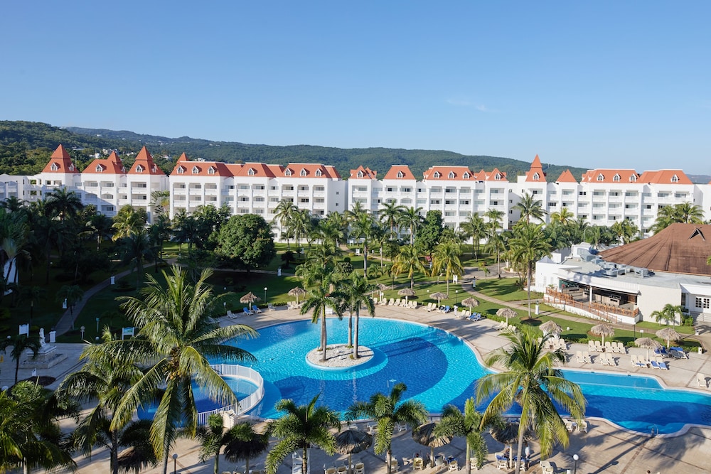 Bologna - Ocho Rios - Runaway Bay - Bahia Principe Grand Jamaica - All Inclusive
Bologna - Ocho Rios - Runaway Bay - Bahia Principe Grand Jamaica - All Inclusive