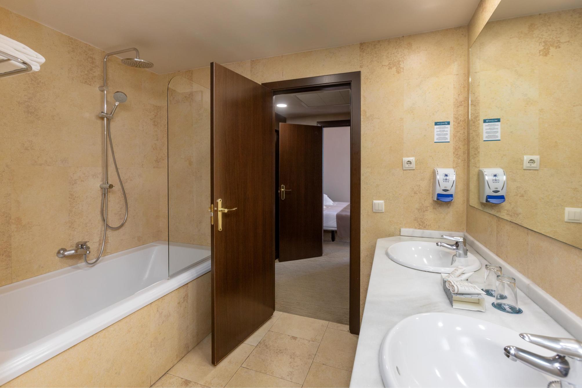 Milano - Costa del Sol, Spagna - Seafront luxury studio in Las Palmeras hotel
Milano - Costa del Sol, Spagna - Seafront luxury studio in Las Palmeras hotel