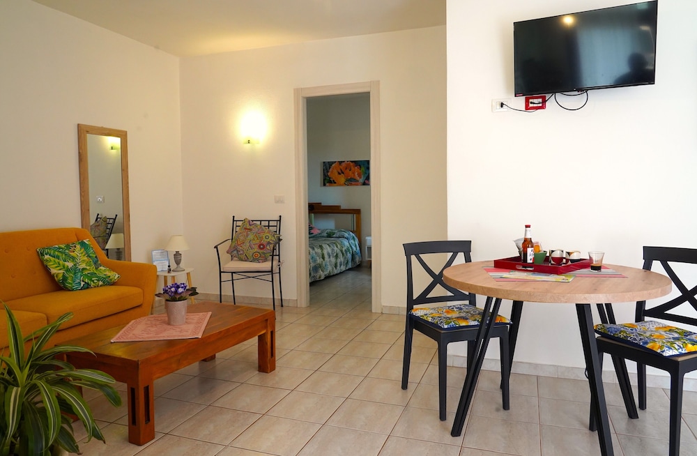 Milano - Sardegna Nord - Alghero, Stintino e Castelsardo, Mare Italia - Flowery Inn Villa
Milano - Sardegna Nord - Alghero, Stintino e Castelsardo, Mare Italia - Flowery Inn Villa
