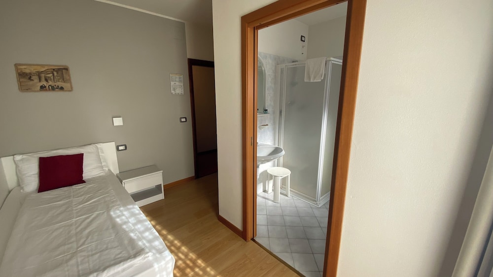 Bari - Madonna di Campiglio - Casteluce Hotel Funivie
Bari - Madonna di Campiglio - Casteluce Hotel Funivie