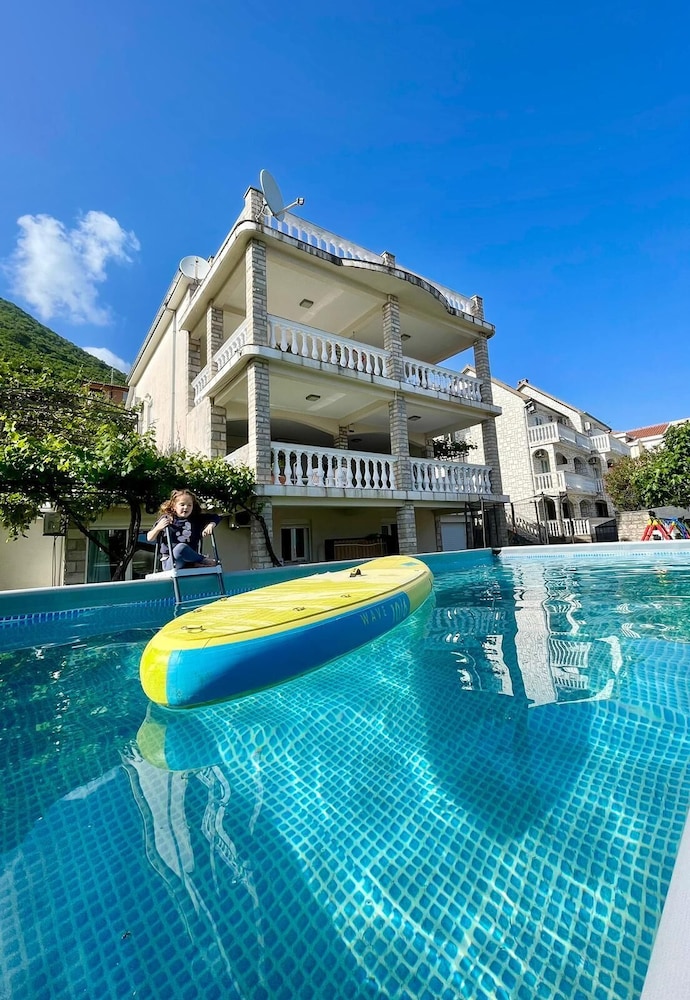 Milano - Tivat - Family House with pool & sea view