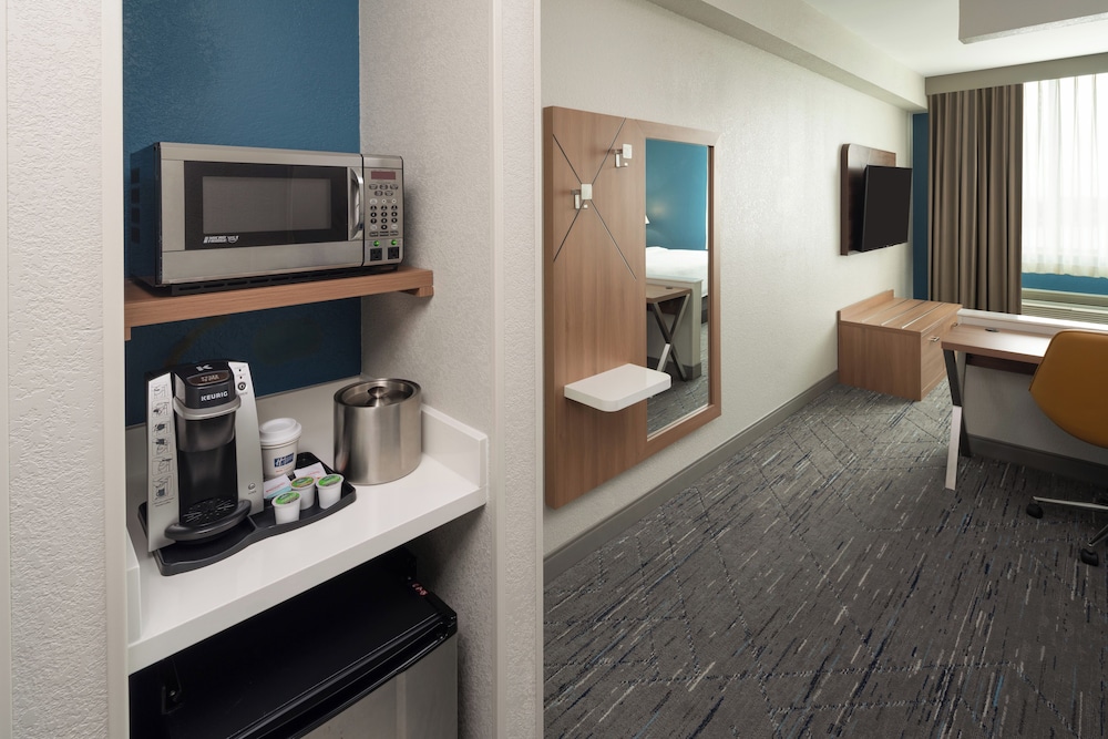 Milano - South Miami - Holiday Inn Express Miami Airport-Blue Lagoon Area, an IHG Hotel
Milano - South Miami - Holiday Inn Express Miami Airport-Blue Lagoon Area, an IHG Hotel