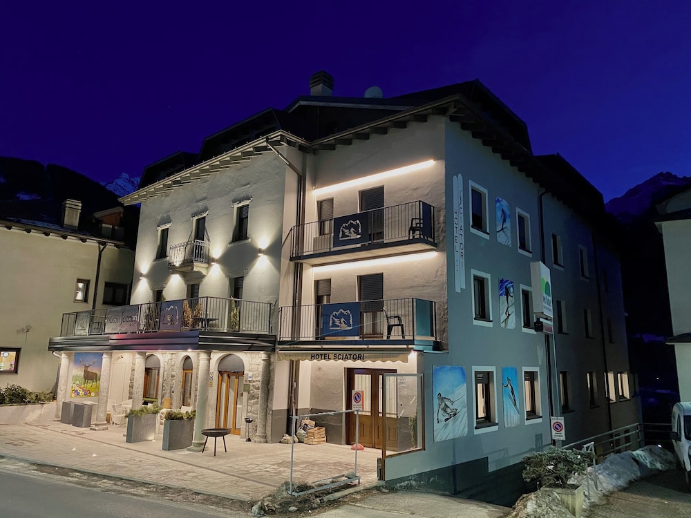 Milano - Tonale, Montagna Italia - Hotel Sciatori 3 Stelle Superior
Milano - Tonale, Montagna Italia - Hotel Sciatori 3 Stelle Superior