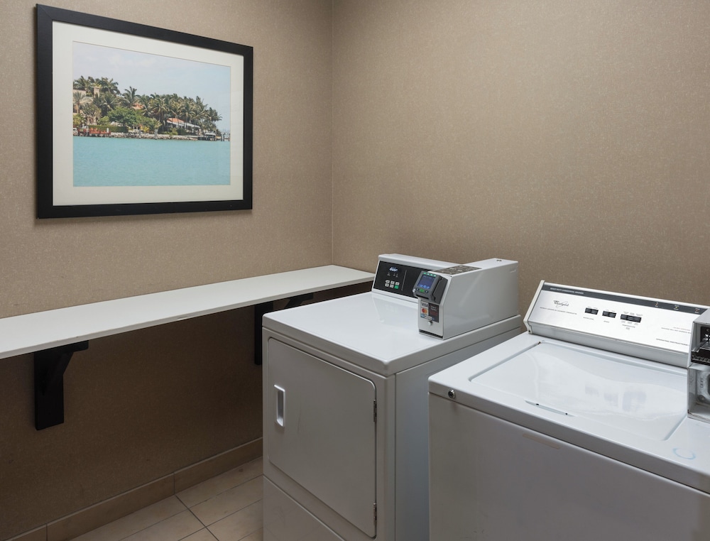 Milano - South Miami - Holiday Inn Express Miami Airport-Blue Lagoon Area, an IHG Hotel
Milano - South Miami - Holiday Inn Express Miami Airport-Blue Lagoon Area, an IHG Hotel