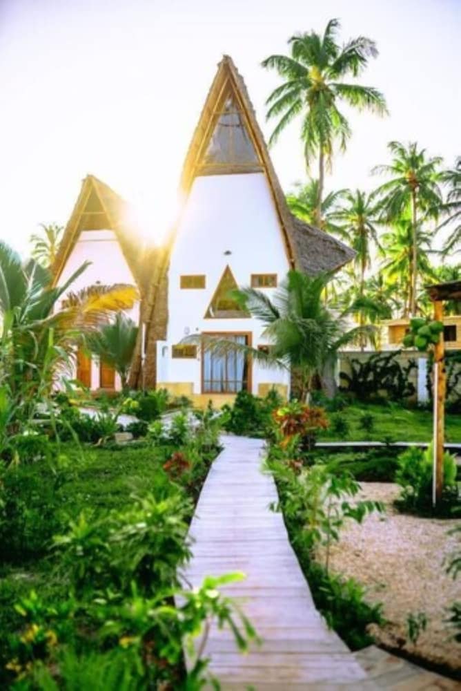 Bari - Pwani Mchangani - La Perla Beach Resort, Zanzibar - Your Beachfront Private Haven
Bari - Pwani Mchangani - La Perla Beach Resort, Zanzibar - Your Beachfront Private Haven