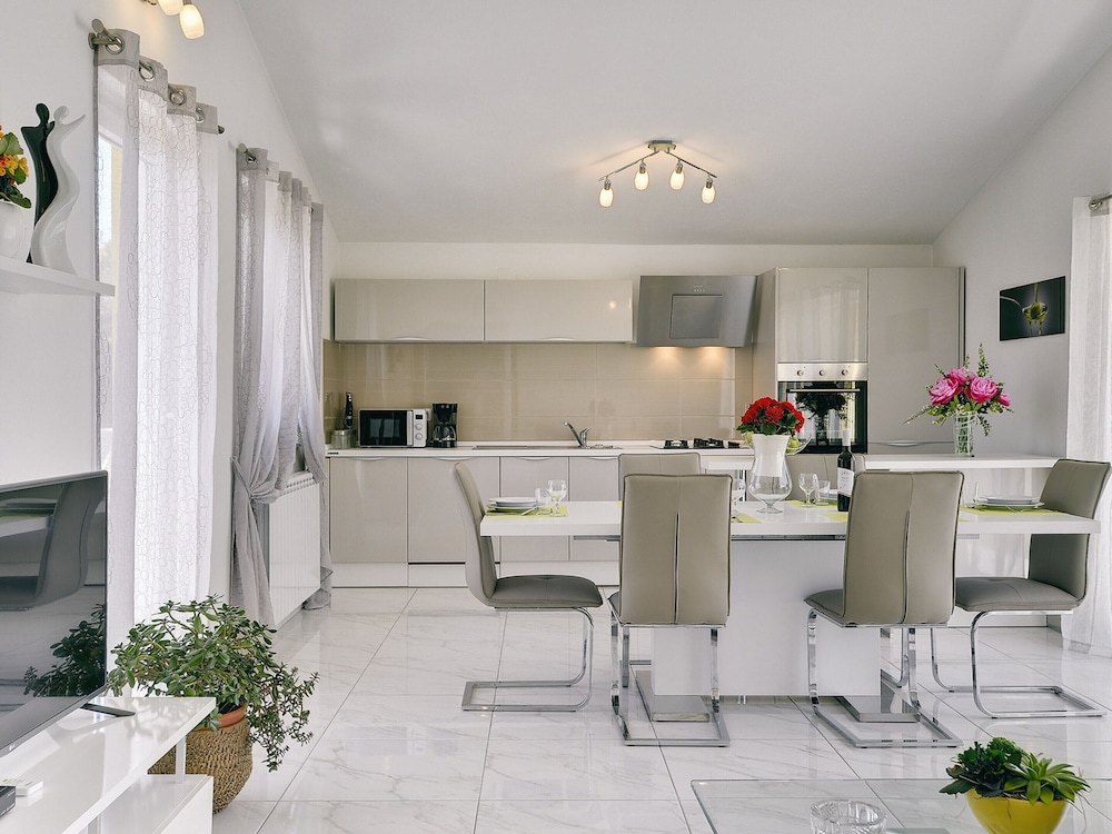 Milano - Medolino - Apartment With Modern Decor and Spacious Garden, 3 km From the Beach
Milano - Medolino - Apartment With Modern Decor and Spacious Garden, 3 km From the Beach