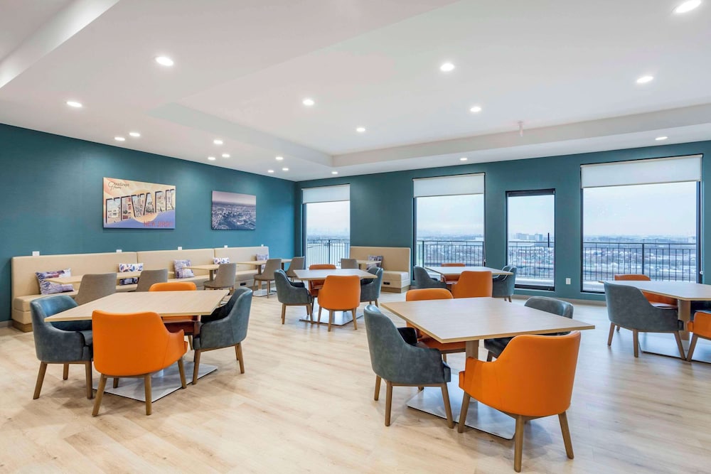 Milano - Newark (NJ) - Comfort Inn & Suites Newark Liberty International Airport 
Milano - Newark (NJ) - Comfort Inn & Suites Newark Liberty International Airport