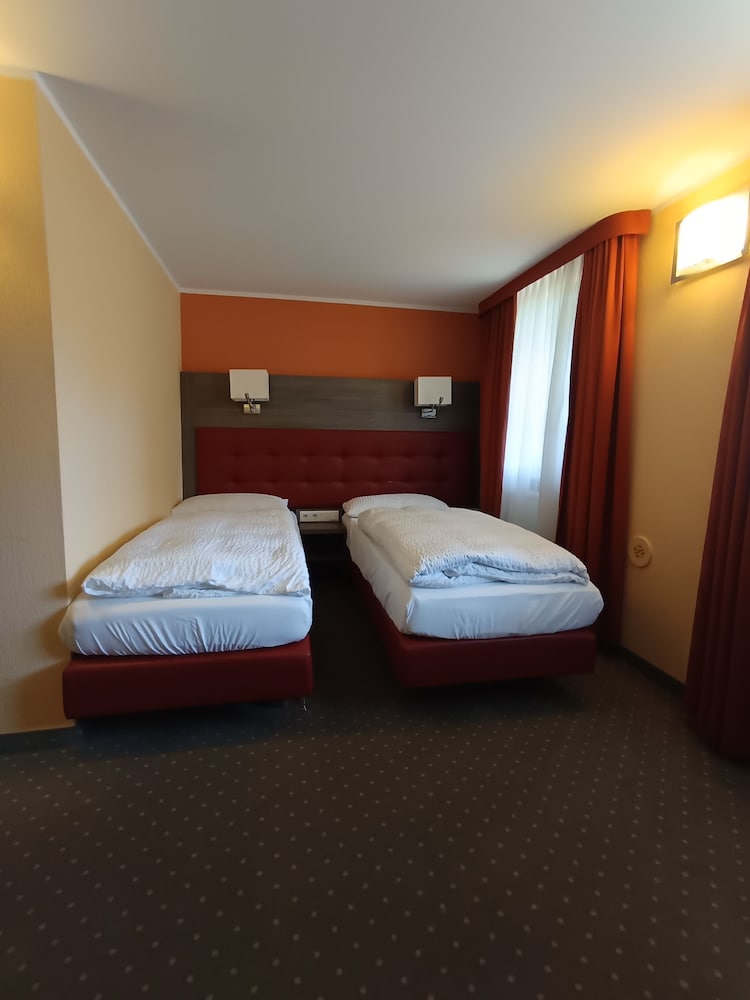 Lamezia Terme - Donaueschingen - Hotel Waldblick BSR mit kostenlose Bonuskarten für Schifffahrten, Thermen, Museen ab 2 Nächte
Lamezia Terme - Donaueschingen - Hotel Waldblick BSR mit kostenlose Bonuskarten für Schifffahrten, Thermen, Museen ab 2 Nächte