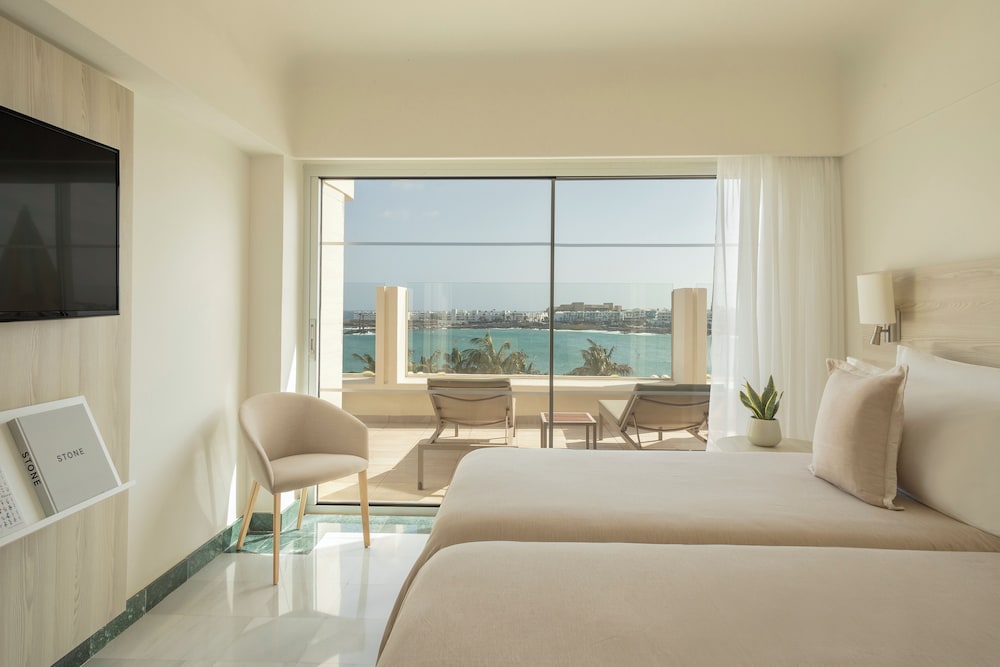 Catania - Arrecife - Paradisus by Meliá Salinas Lanzarote - All Inclusive - Adults Only
Catania - Arrecife - Paradisus by Meliá Salinas Lanzarote - All Inclusive - Adults Only