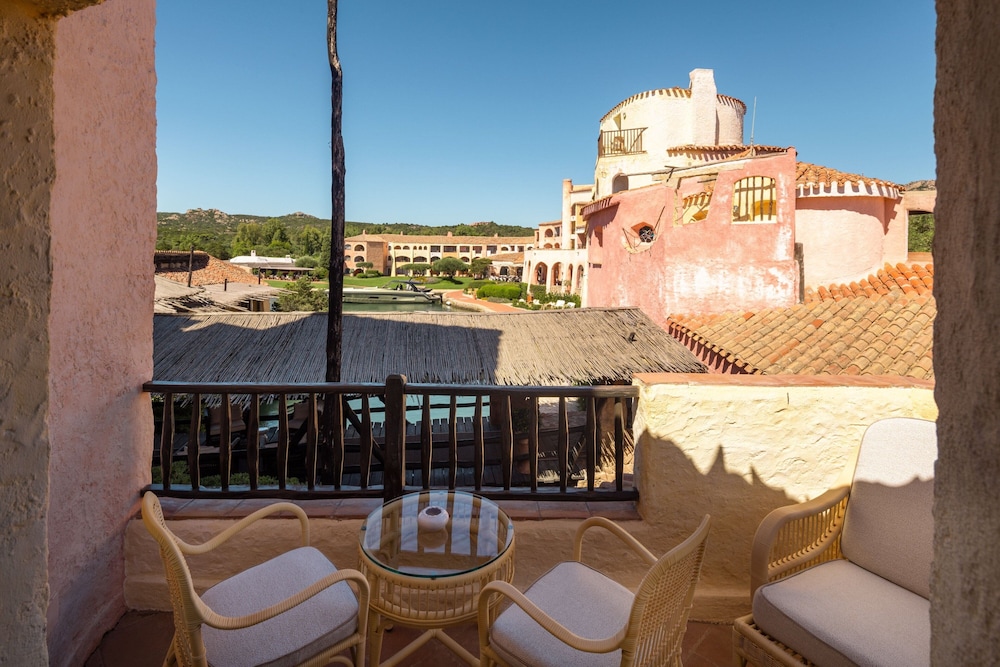 Napoli - Golfo Aranci - Hotel Cala di Volpe, a Luxury Collection Hotel, Costa Smeralda
Napoli - Golfo Aranci - Hotel Cala di Volpe, a Luxury Collection Hotel, Costa Smeralda
