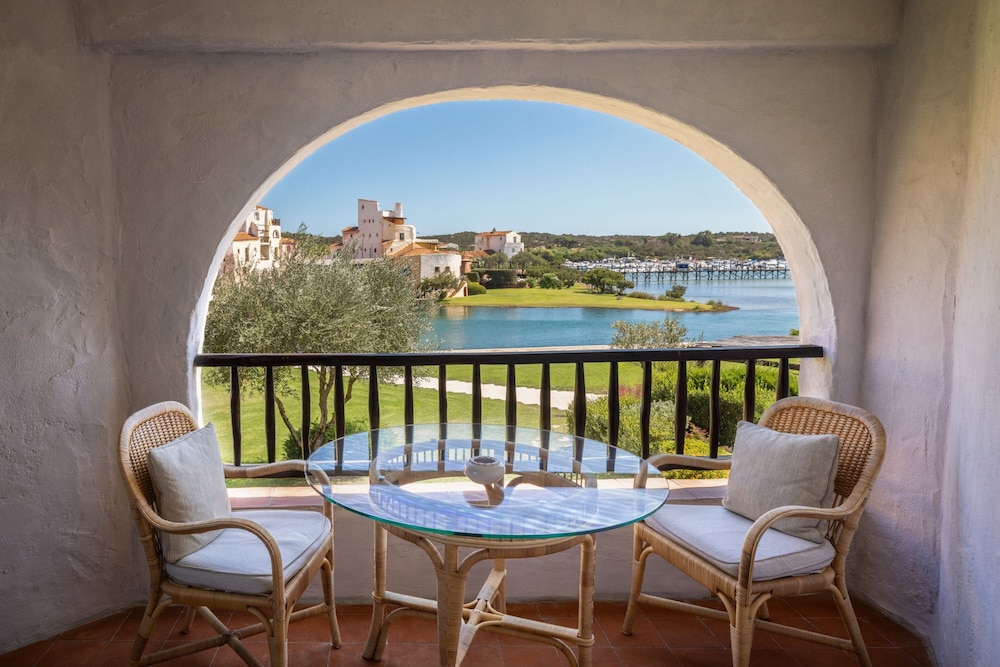 Lamezia Terme - Golfo Aranci - Hotel Cala di Volpe, a Luxury Collection Hotel, Costa Smeralda
Lamezia Terme - Golfo Aranci - Hotel Cala di Volpe, a Luxury Collection Hotel, Costa Smeralda