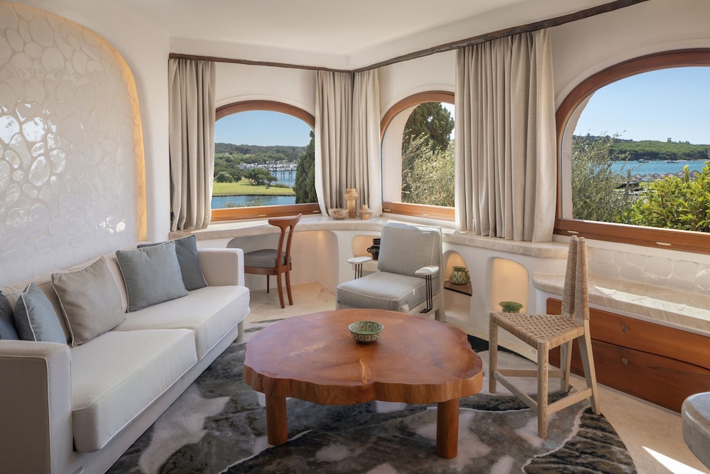 Bari - Golfo Aranci - Hotel Cala di Volpe, a Luxury Collection Hotel, Costa Smeralda
Bari - Golfo Aranci - Hotel Cala di Volpe, a Luxury Collection Hotel, Costa Smeralda