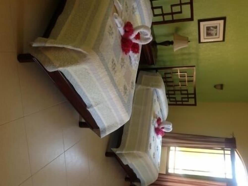 Roma - Rose Hall - Milbrooks Villa and Retreat
Roma - Rose Hall - Milbrooks Villa and Retreat