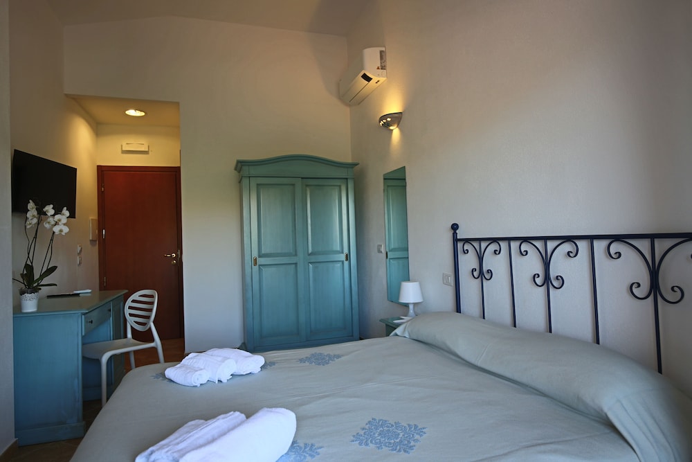 Verona - Sardegna Nord - Alghero, Stintino e Castelsardo, Mare Italia - La Smeraldina Resort
Verona - Sardegna Nord - Alghero, Stintino e Castelsardo, Mare Italia - La Smeraldina Resort