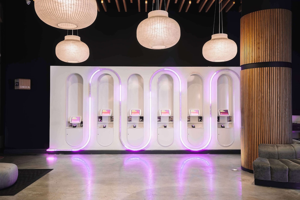 Lamezia Terme - Secaucus - YOTEL New York Times Square
Lamezia Terme - Secaucus - YOTEL New York Times Square