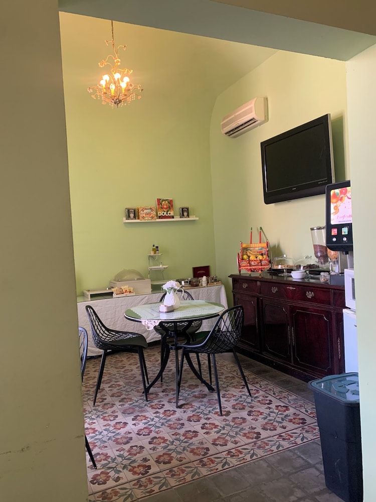 Milano - Sicilia Est - Catania, Taormina, Siracusa, Noto, Mare Italia - Santuzza Art Hotel Catania
Milano - Sicilia Est - Catania, Taormina, Siracusa, Noto, Mare Italia - Santuzza Art Hotel Catania