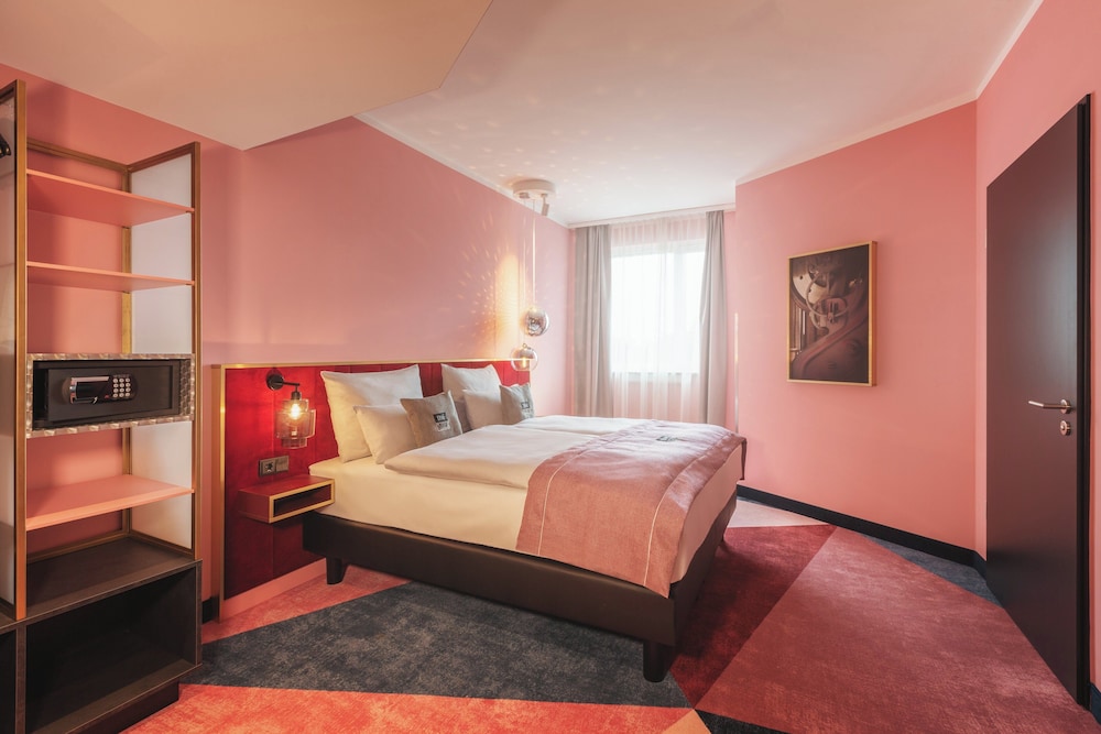 Bari - Aschheim - Holiday Inn - the niu, Loco Munich North, an IHG Hotel
Bari - Aschheim - Holiday Inn - the niu, Loco Munich North, an IHG Hotel