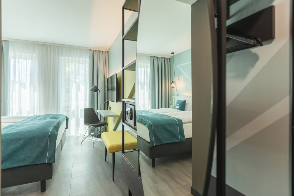 Milano - Dusseldorf - Holiday Inn - the niu, Seven Dusseldorf Ost, an IHG Hotel
Milano - Dusseldorf - Holiday Inn - the niu, Seven Dusseldorf Ost, an IHG Hotel