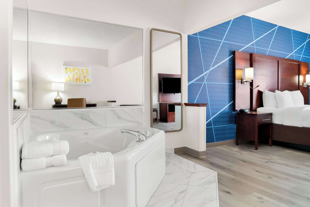 Milano - Southfield - Comfort Suites Southfield-Detroit
Milano - Southfield - Comfort Suites Southfield-Detroit