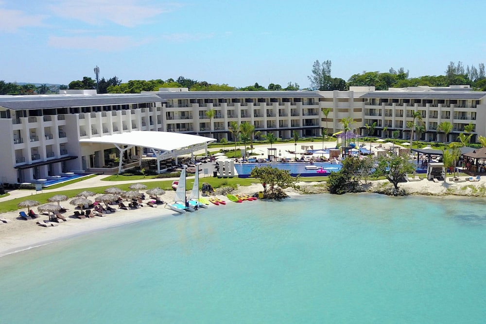 Bologna - Negril - Royalton Negril, An Autograph Collection All-Inclusive Resort
Bologna - Negril - Royalton Negril, An Autograph Collection All-Inclusive Resort