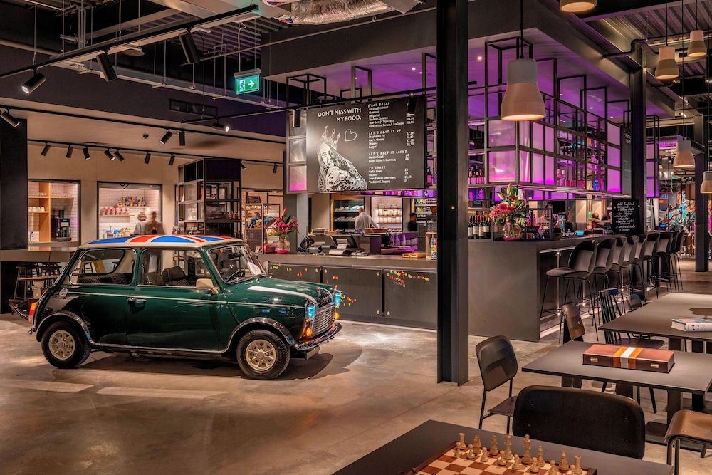Milano - Londra, Aeroporto di London Heathrow - Moxy London Heathrow Airport
Milano - Londra, Aeroporto di London Heathrow - Moxy London Heathrow Airport