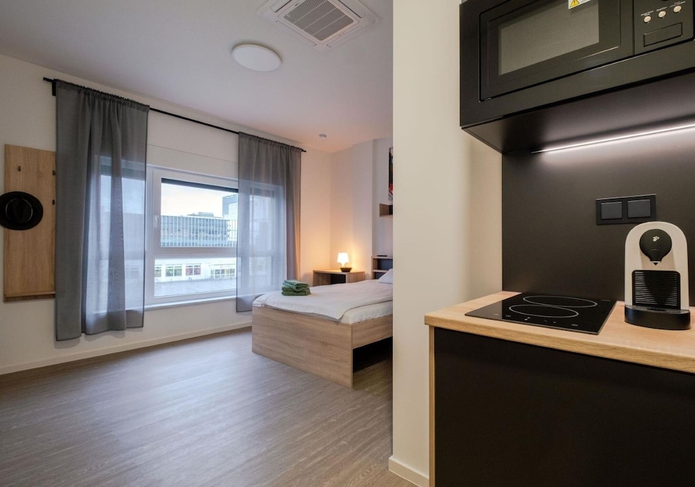 Milano - Dusseldorf - Jade & Jabo - Sehr schöne Zimmer & Apartements zum Wohlfühlen Tageweise & Wochenweise buchbar
Milano - Dusseldorf - Jade & Jabo - Sehr schöne Zimmer & Apartements zum Wohlfühlen Tageweise & Wochenweise buchbar