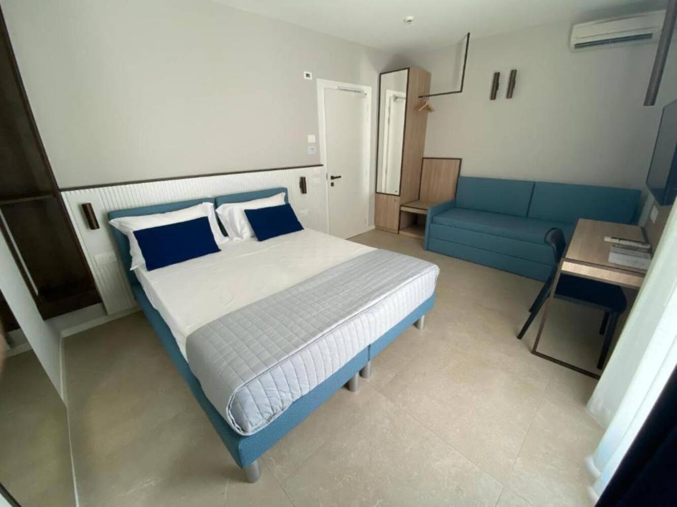 Milano - Riviera Veneta e Lignano Sabbiadoro, Mare Italia - Petit Hotel
Milano - Riviera Veneta e Lignano Sabbiadoro, Mare Italia - Petit Hotel
