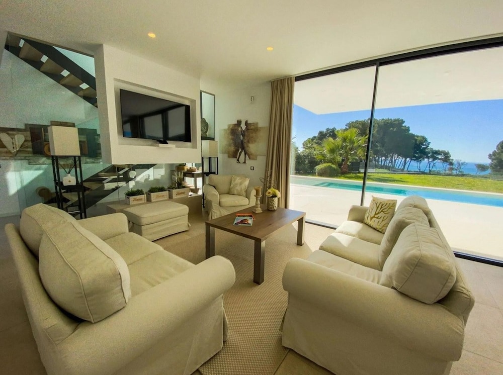 Reggio Calabria - El Arenal - Mediterranean Villa Retreat in Llucmajor
Reggio Calabria - El Arenal - Mediterranean Villa Retreat in Llucmajor