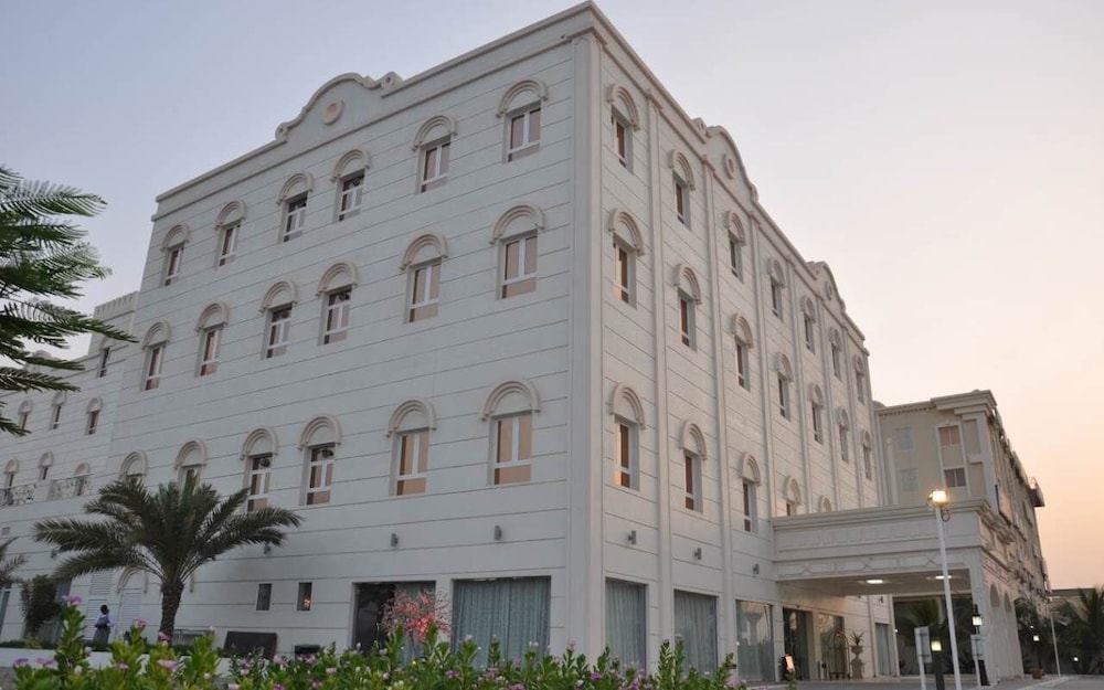Milano - Al Khuwayrīyah - The Royal Garden Hotel