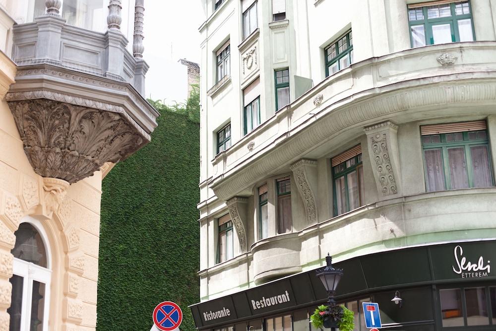 Roma - Budapest - Amber Terrace Studios Downtown
Roma - Budapest - Amber Terrace Studios Downtown