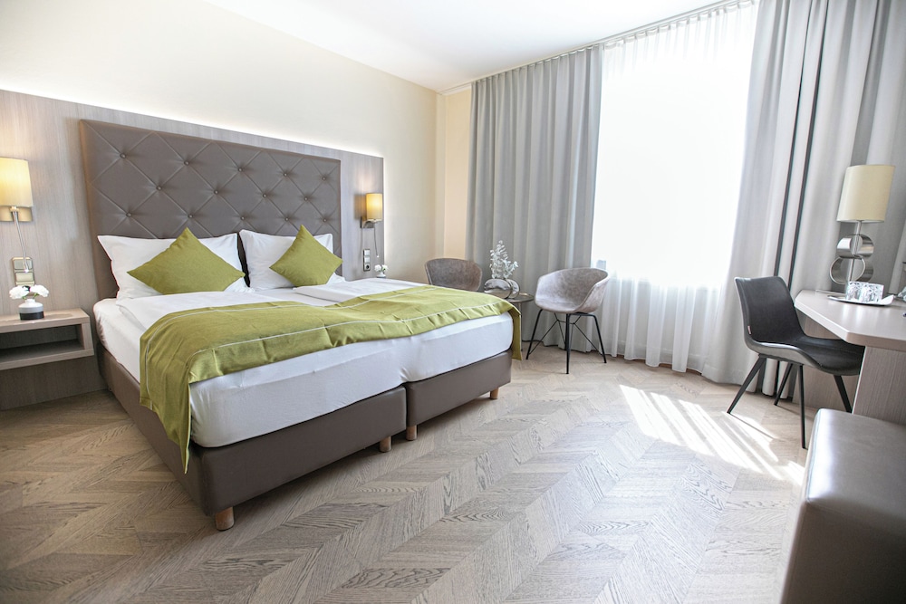Napoli - Vienna, Aeroporto Internazionale di Vienna - Das Reinisch Hotel - near Vienna Airport
Napoli - Vienna, Aeroporto Internazionale di Vienna - Das Reinisch Hotel - near Vienna Airport