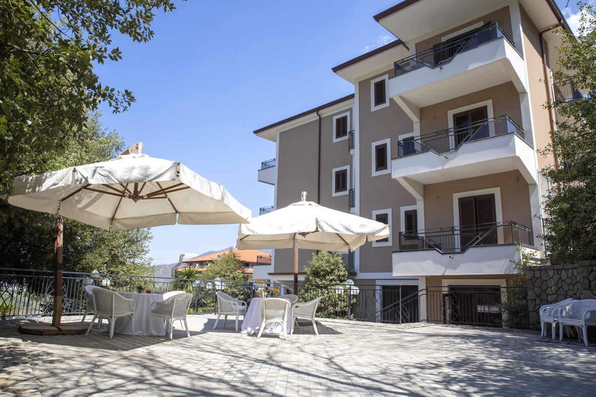 Trieste - Costiera Sorrentina, Italia - Villa Donna Carmela 
Trieste - Costiera Sorrentina, Italia - Villa Donna Carmela