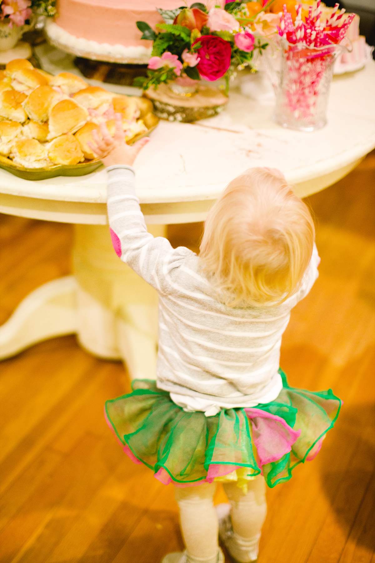 Alice In Wonderland party  Baby birthday party girl, Alice in