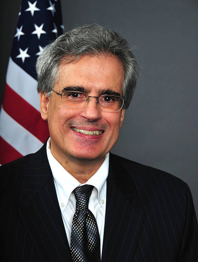 SEC should reform waiver process, commissioner says