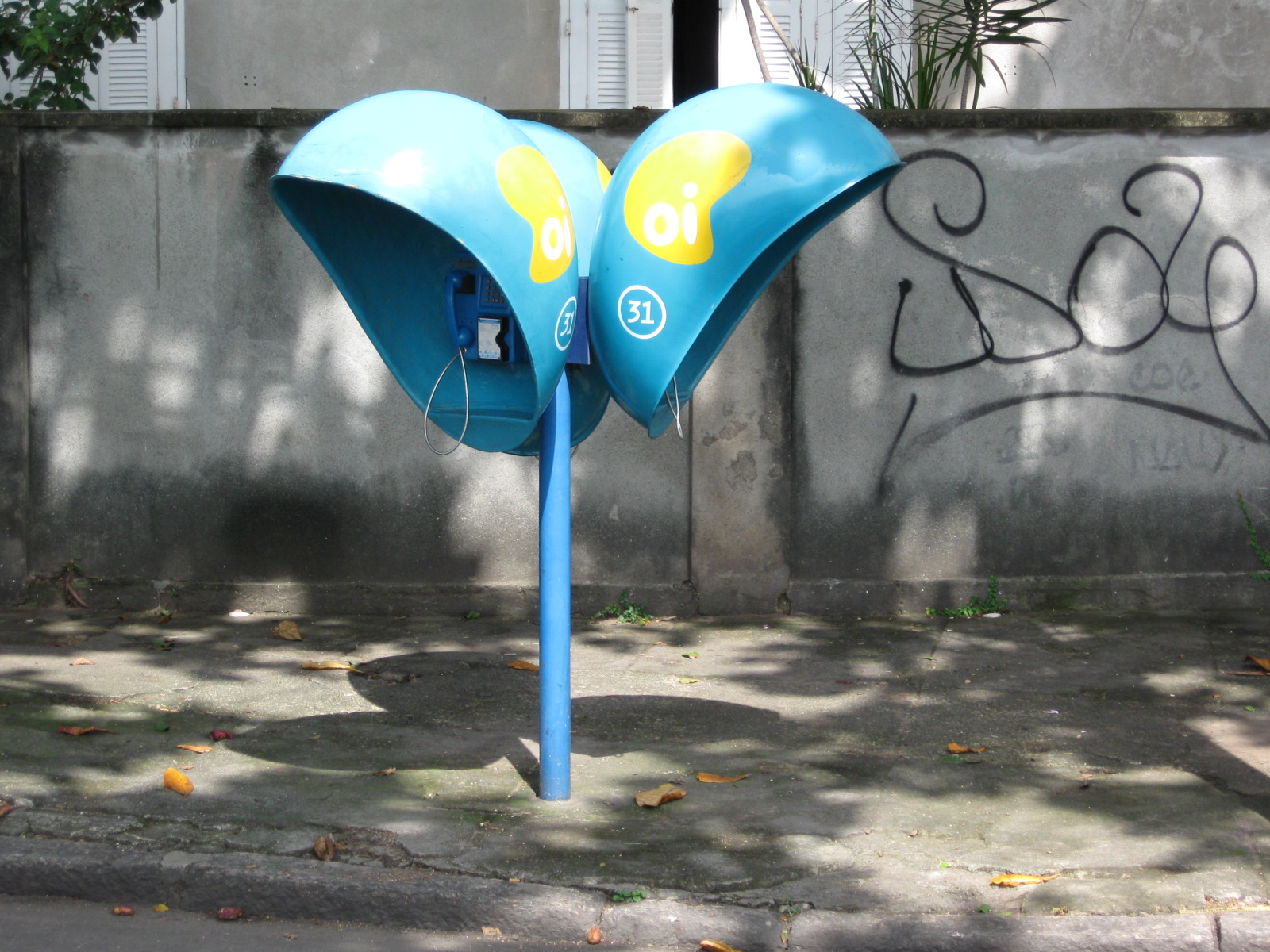 Telephone booths Dutch court sanctions full bankruptcy for local Oi subsidiaries