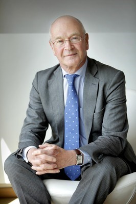 Van Houtte quits Hague tribunal
