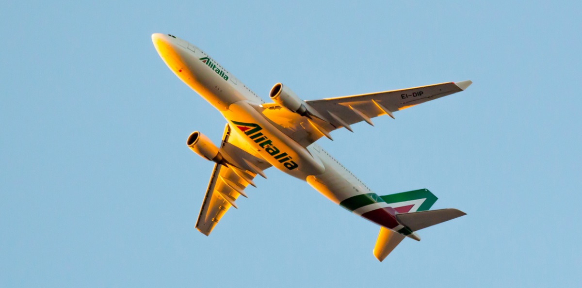 Alitalia aircraft Alitalia seeks US recognition following JFK airport termination warnings