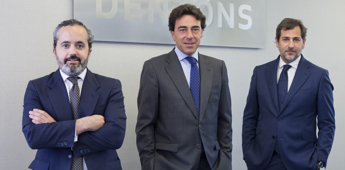 José Ramón Vizcaino (left), José María Buxeda, Dentons Spain Managing Partner (center) and Julio Parrilla (right) Dentons promotes partners in Madrid
