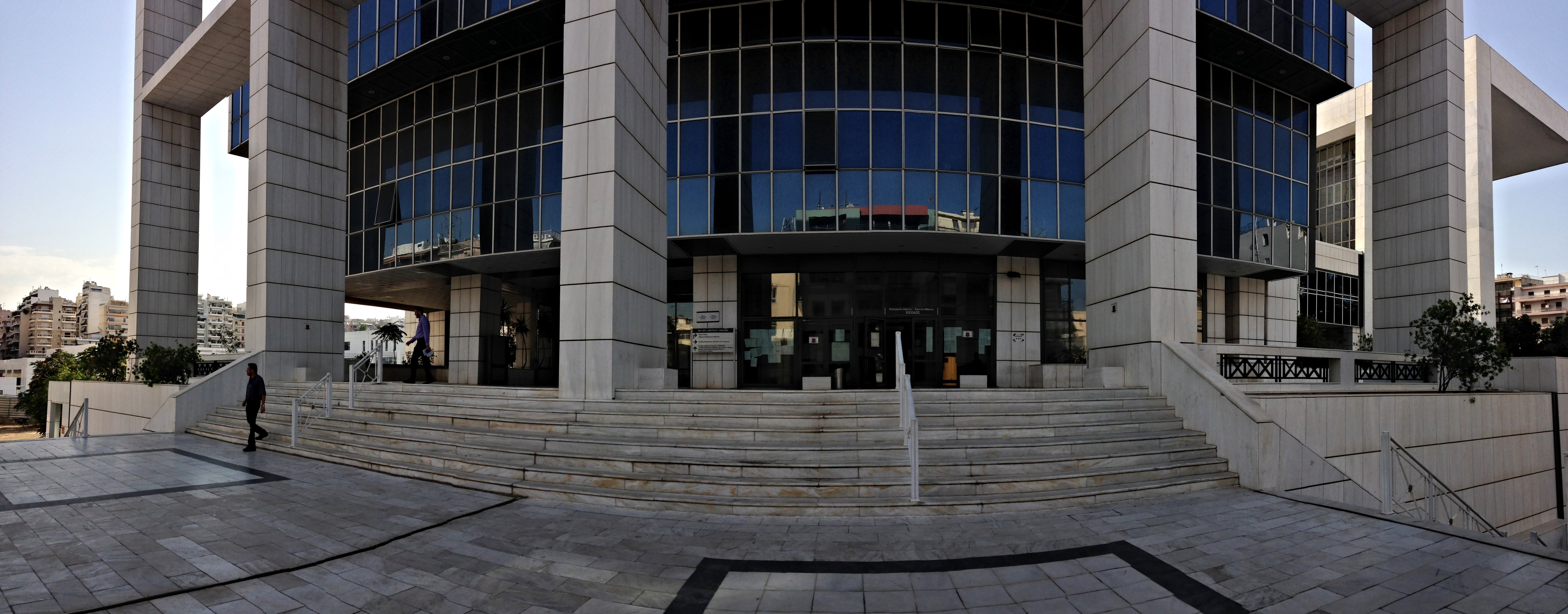 Ex-Johnson & Johnson vice-president facing trial in Greece