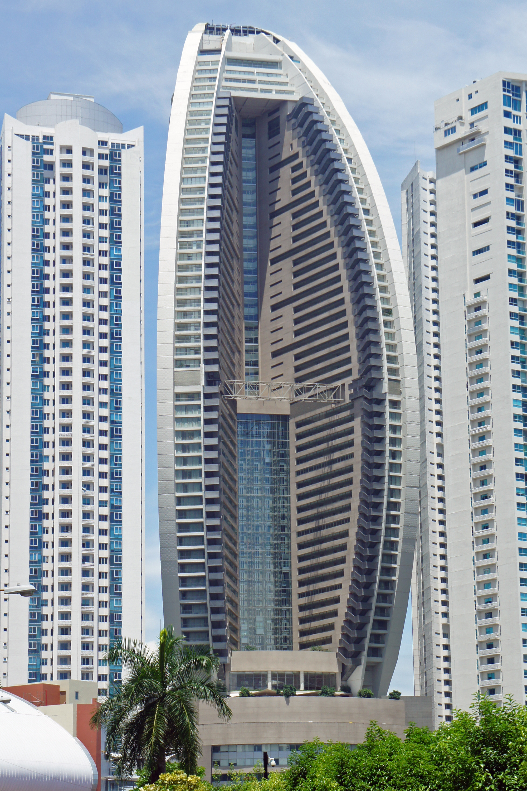 Trump in ICC fight over Panama hotel