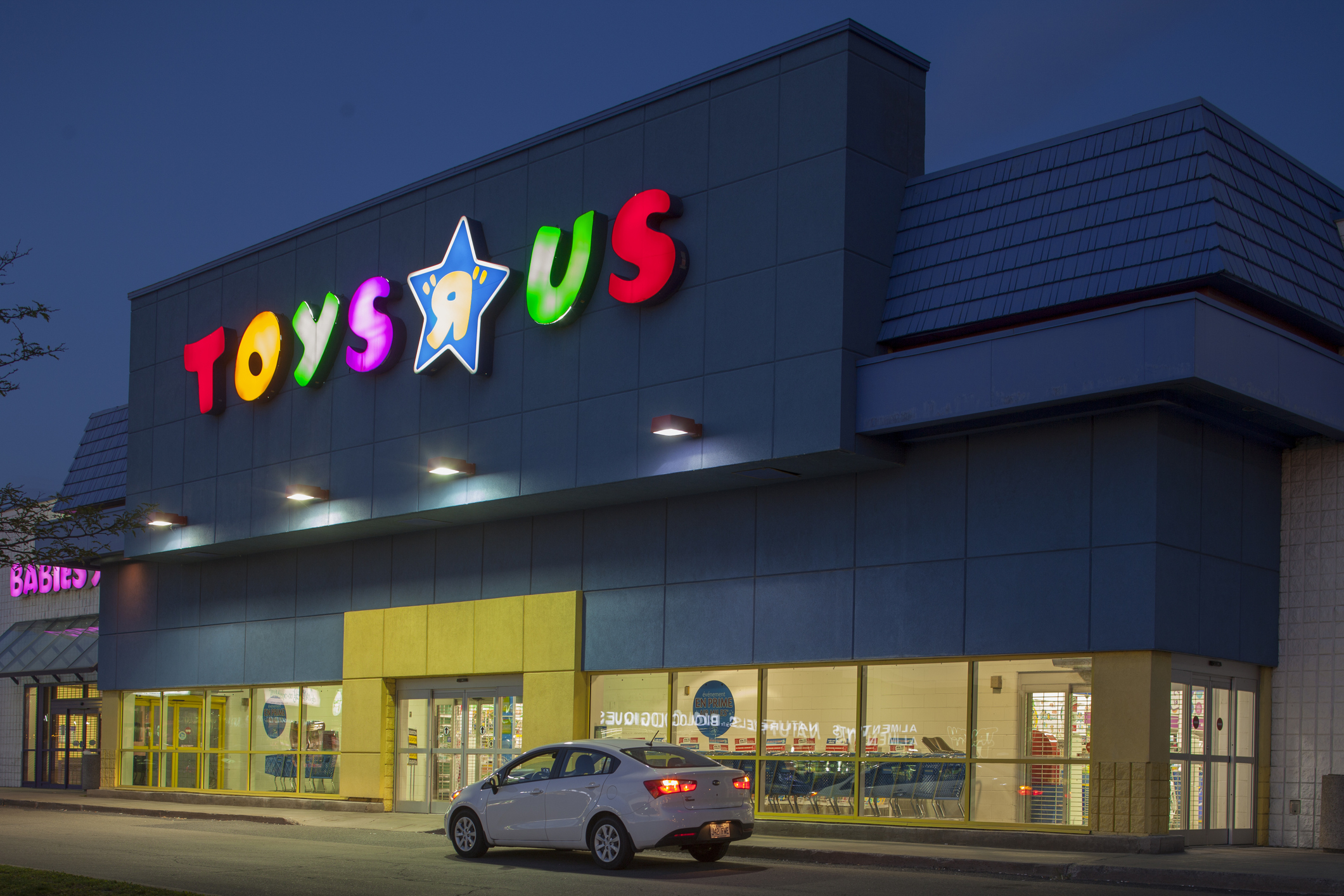Toys "R" Us Canadian court extends Toys “R” Us’ protection amid US store closures row