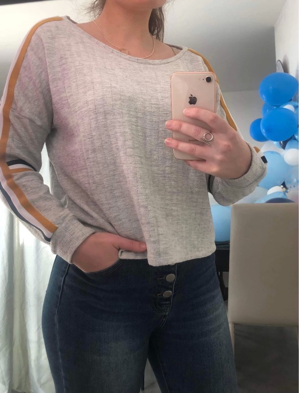 👚Beau pull gris avec bandes sur les bras / Jennyfer / Taille 34 36 38 40 42🌼