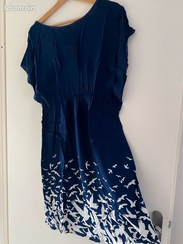 Belle robe bleue océan