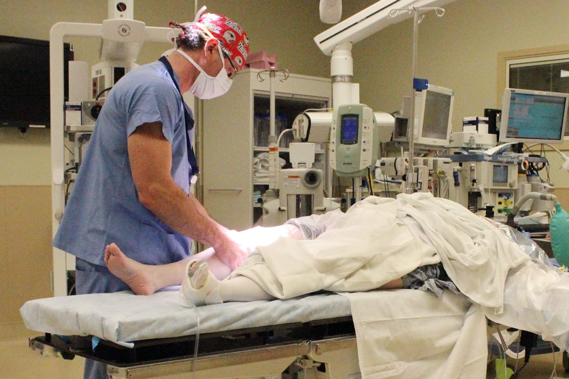 Scott Sigman, MD with knee replacement patient