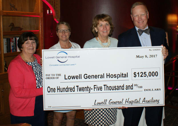 2017 Auxiliary Check Presentation to Jody White