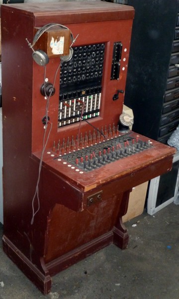 Period manual telephone switchboard | ELECTROPROPS