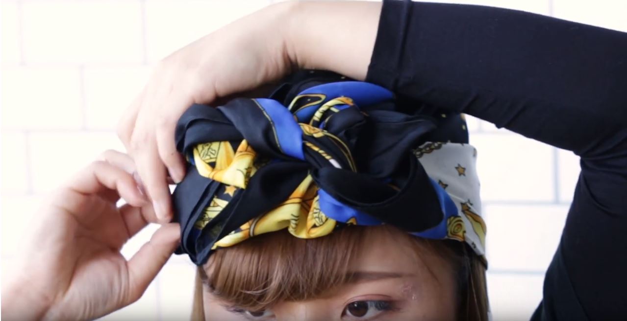 Knot wrap tutorial la decorazione per capelli Lush Italia