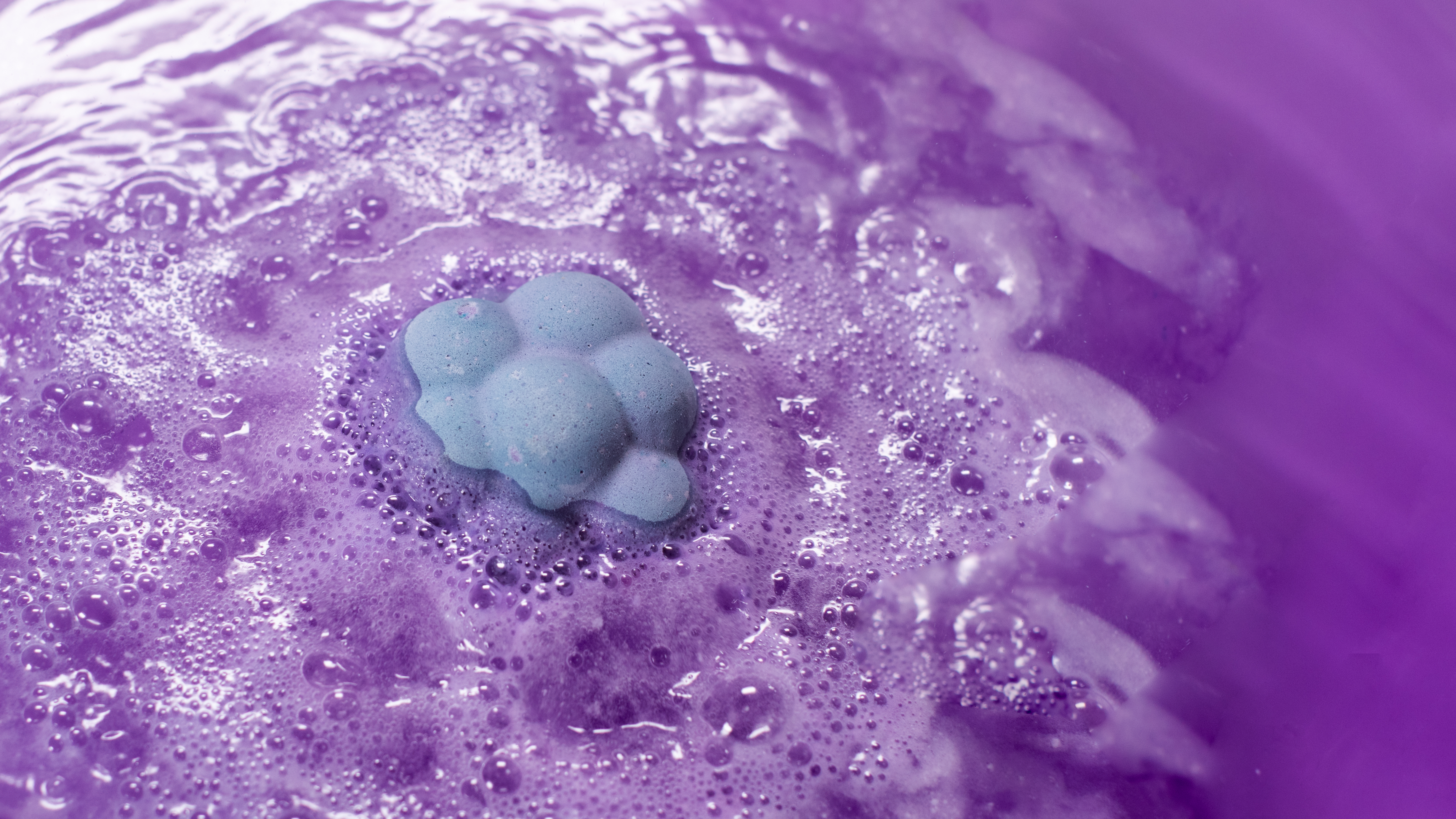 lush bath bombs in water