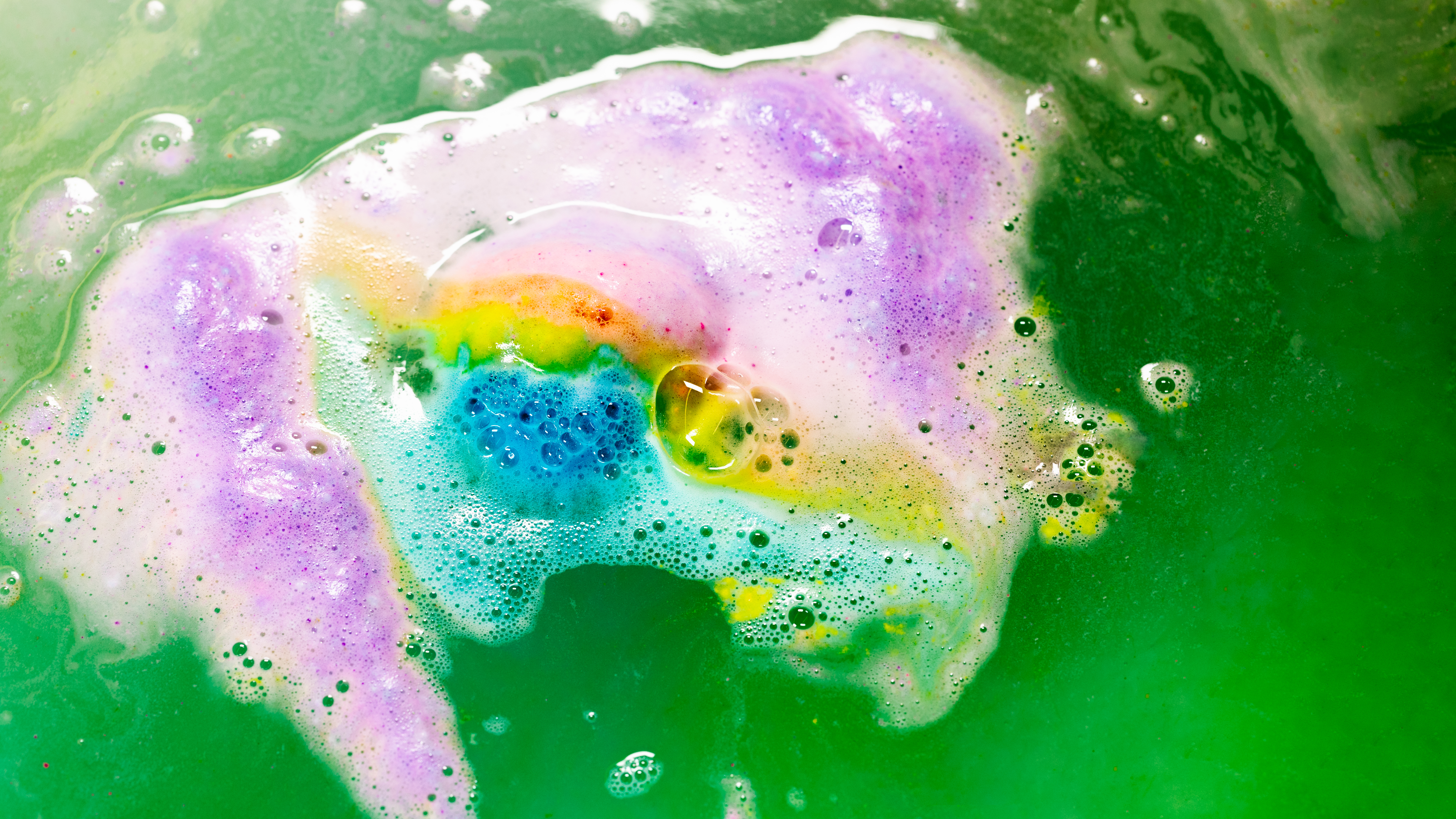 lush rainbow bath bomb